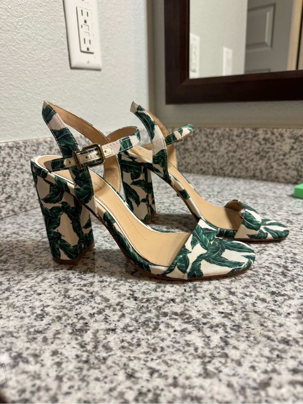 Gianni Bini Green Leaf Print Block Heel Sandals - Picture 1 of 4